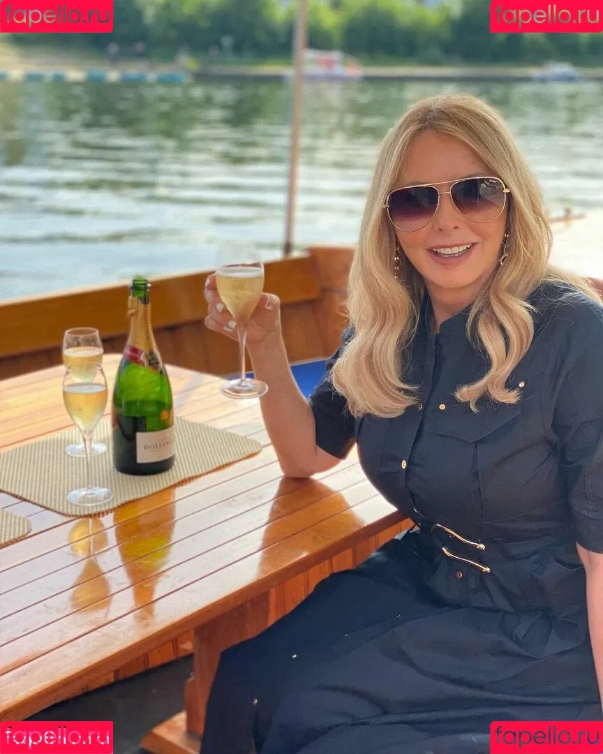 Carol Vorderman Onlyfans Photo Gallery 