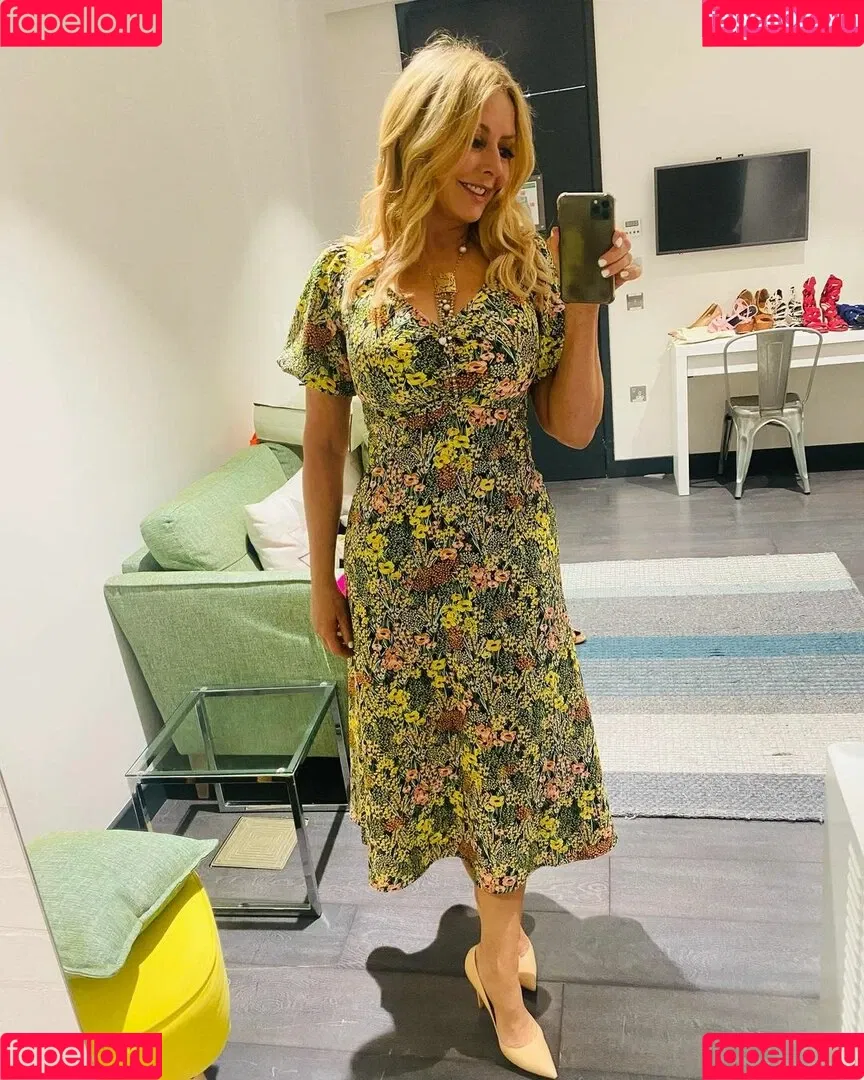 Carol Vorderman Onlyfans Photo Gallery 