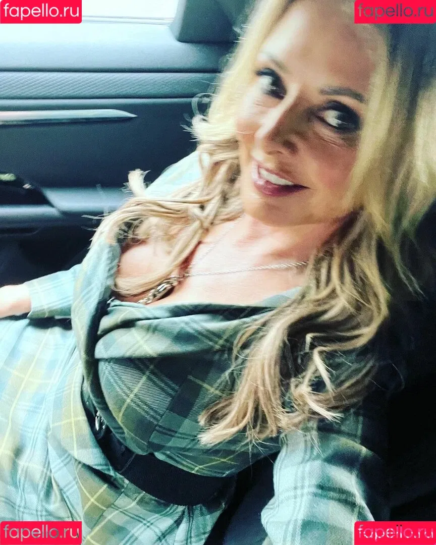 Carol Vorderman Onlyfans Photo Gallery 