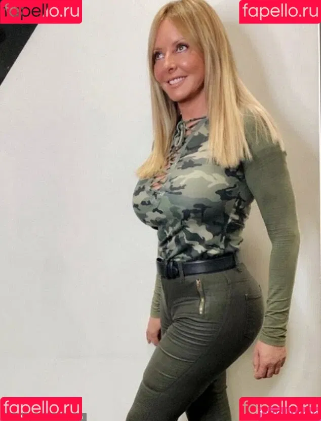 Carol Vorderman Onlyfans Photo Gallery 