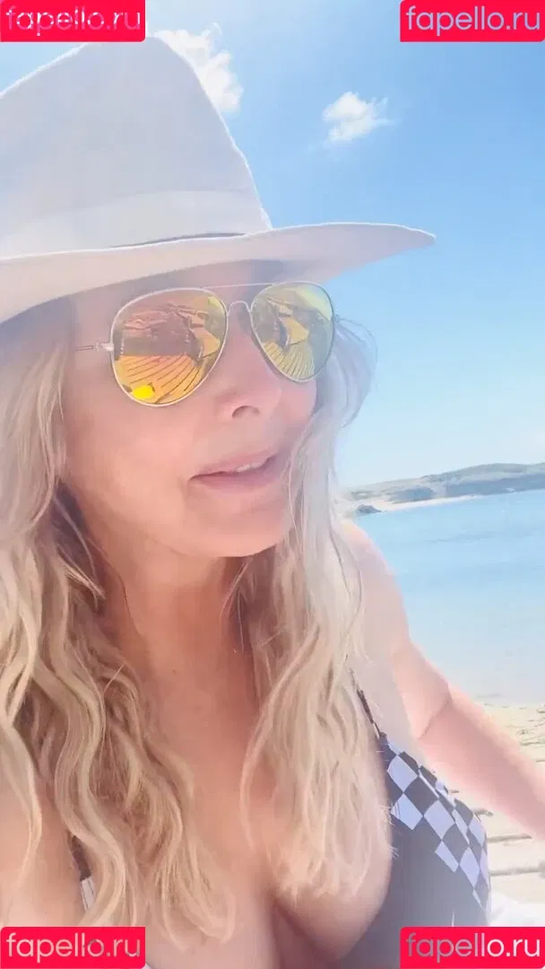 Carol Vorderman Onlyfans Photo Gallery 