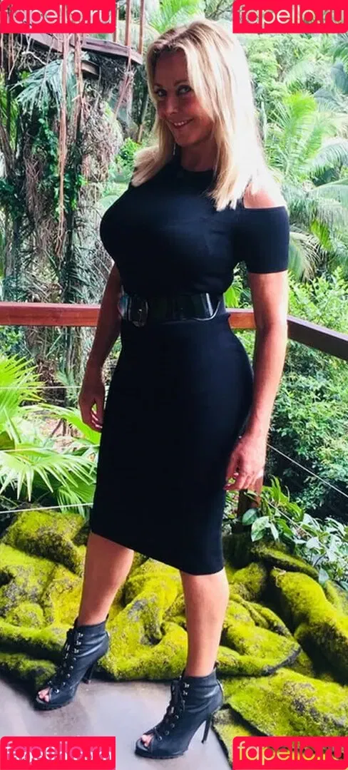 Carol Vorderman Onlyfans Photo Gallery 