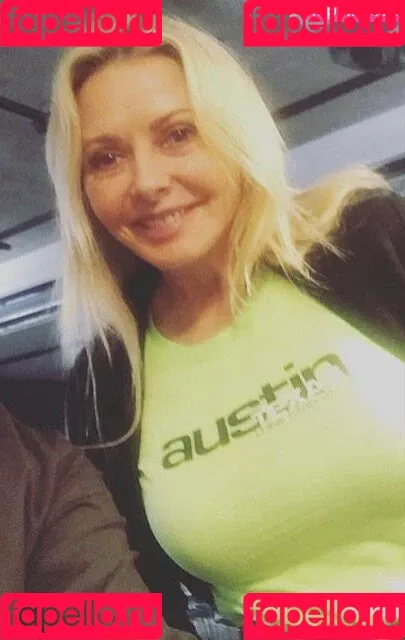 Carol Vorderman Onlyfans Photo Gallery 