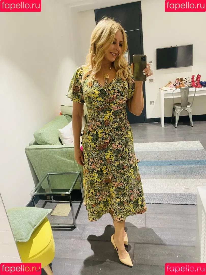 Carol Vorderman Onlyfans Photo Gallery 