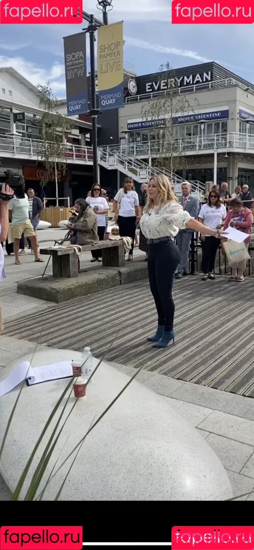 Carol Vorderman Onlyfans Photo Gallery 