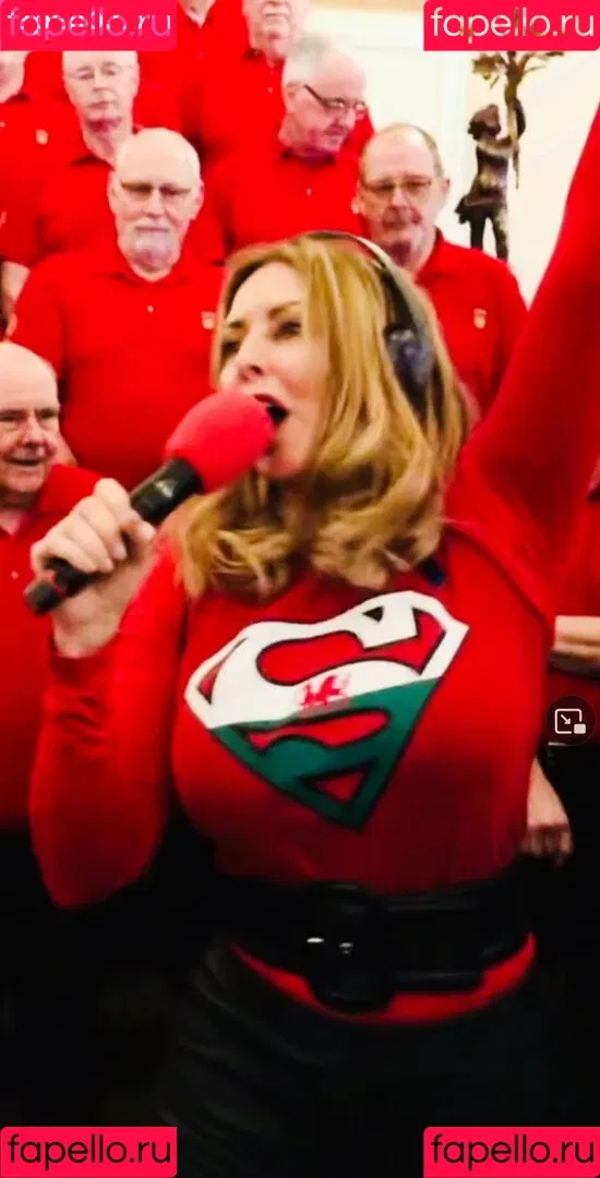 Carol Vorderman Onlyfans Photo Gallery 