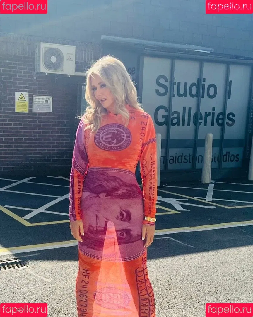 Carol Vorderman Onlyfans Photo Gallery 