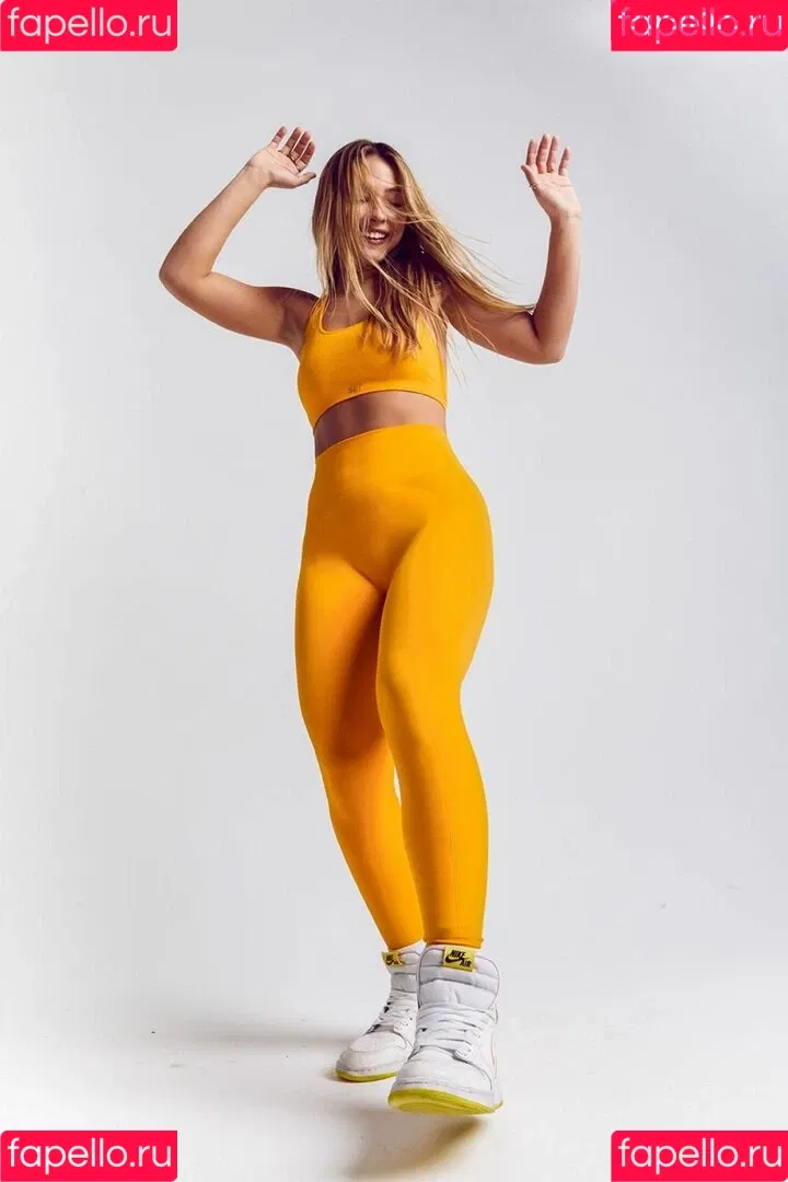 Madelyn Cline Onlyfans Photo Gallery 