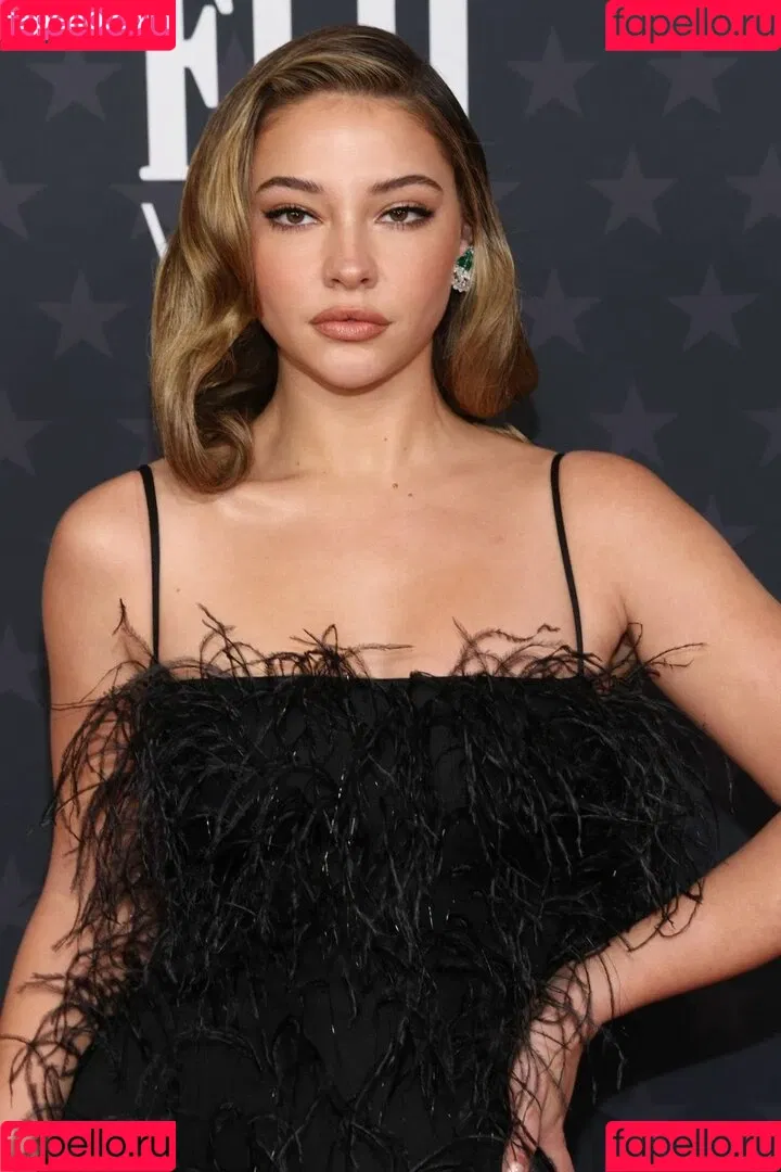 Madelyn Cline Onlyfans Photo Gallery 