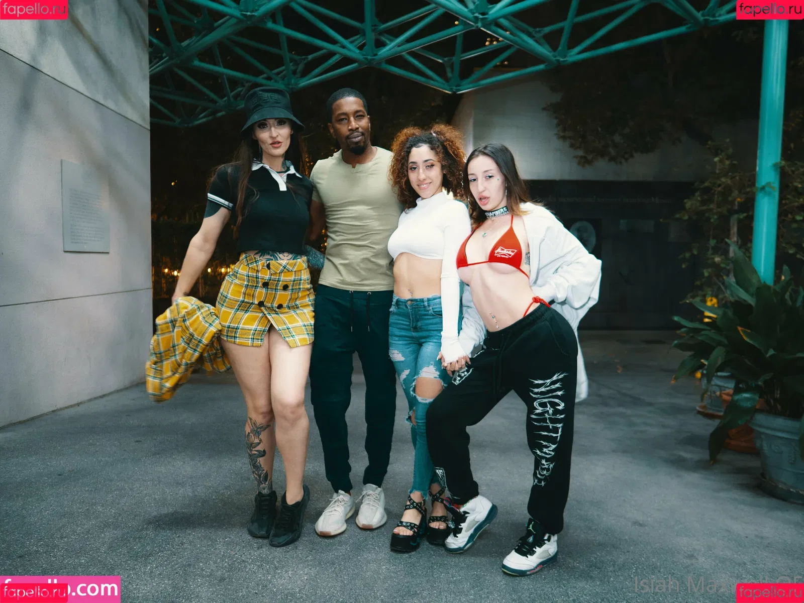 OftenElle Onlyfans Photo Gallery 