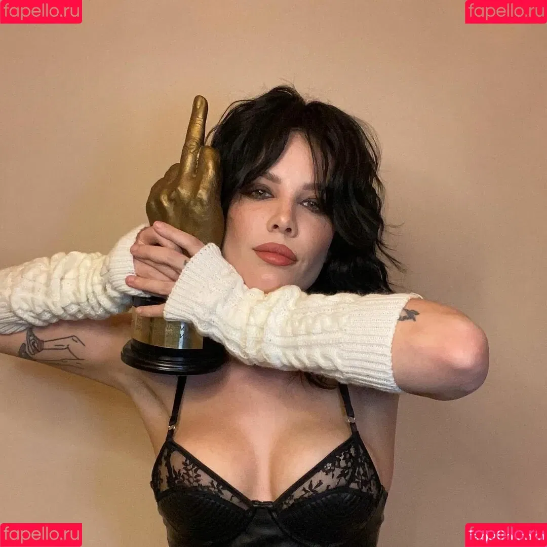 Halsey Onlyfans Photo Gallery 