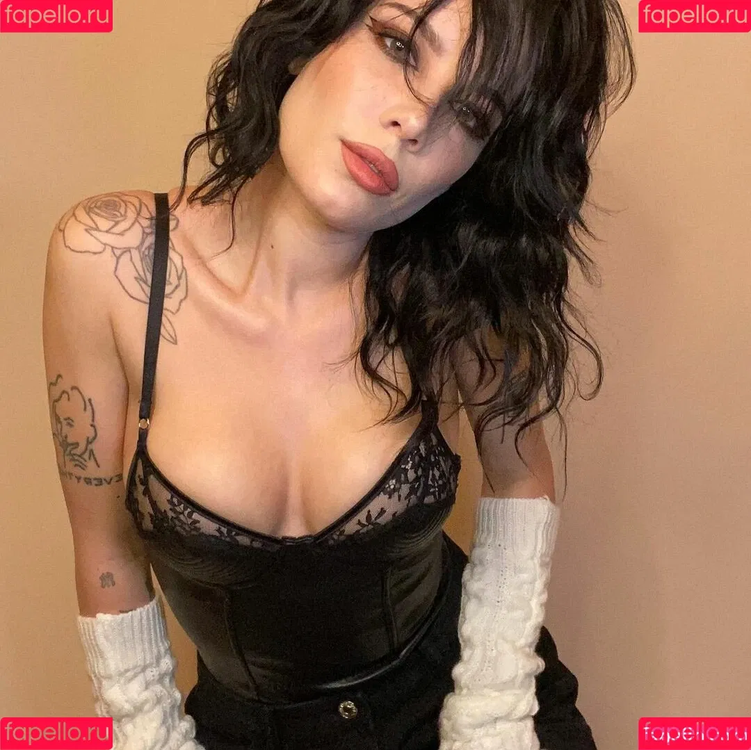 Halsey Onlyfans Photo Gallery 