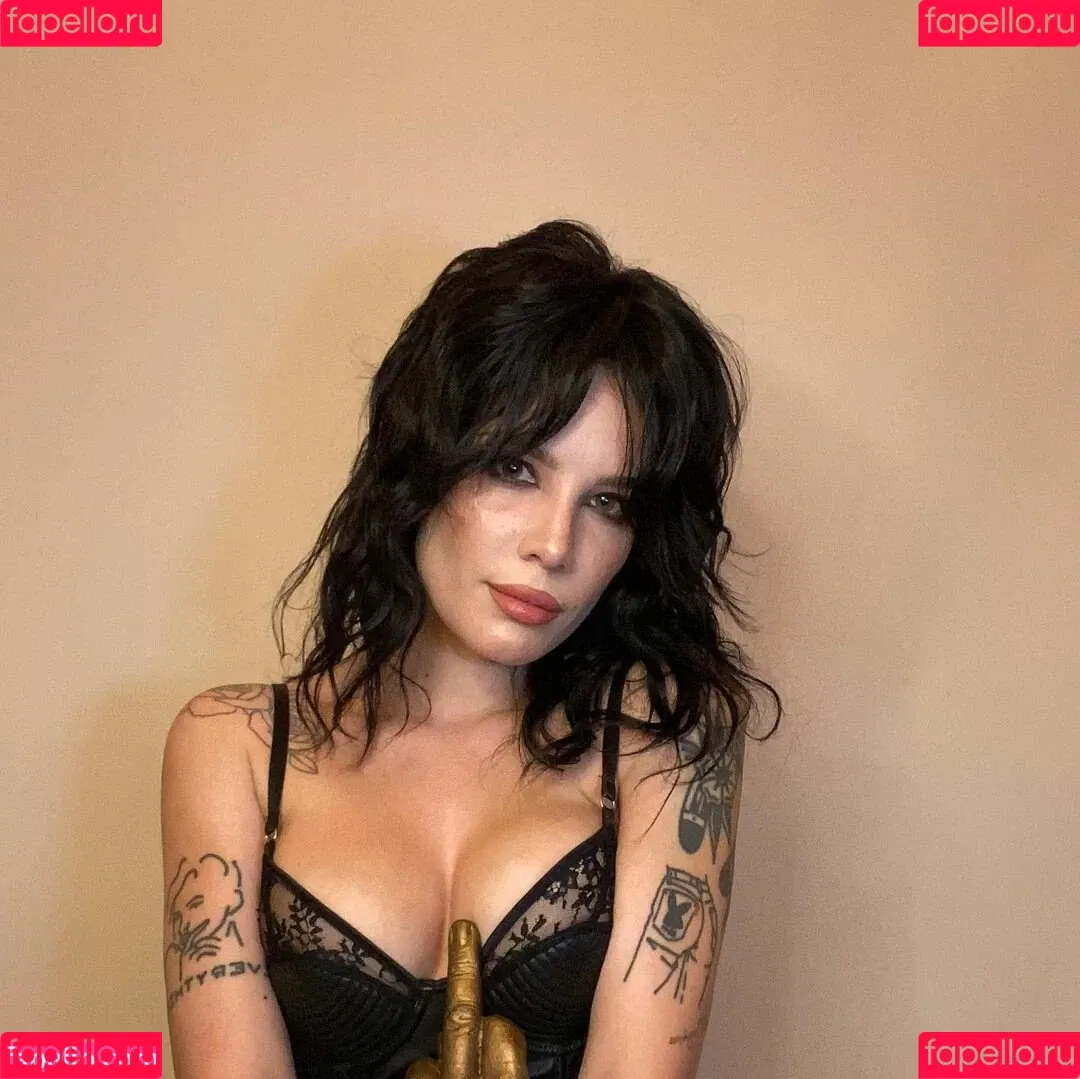 Halsey Onlyfans Photo Gallery 