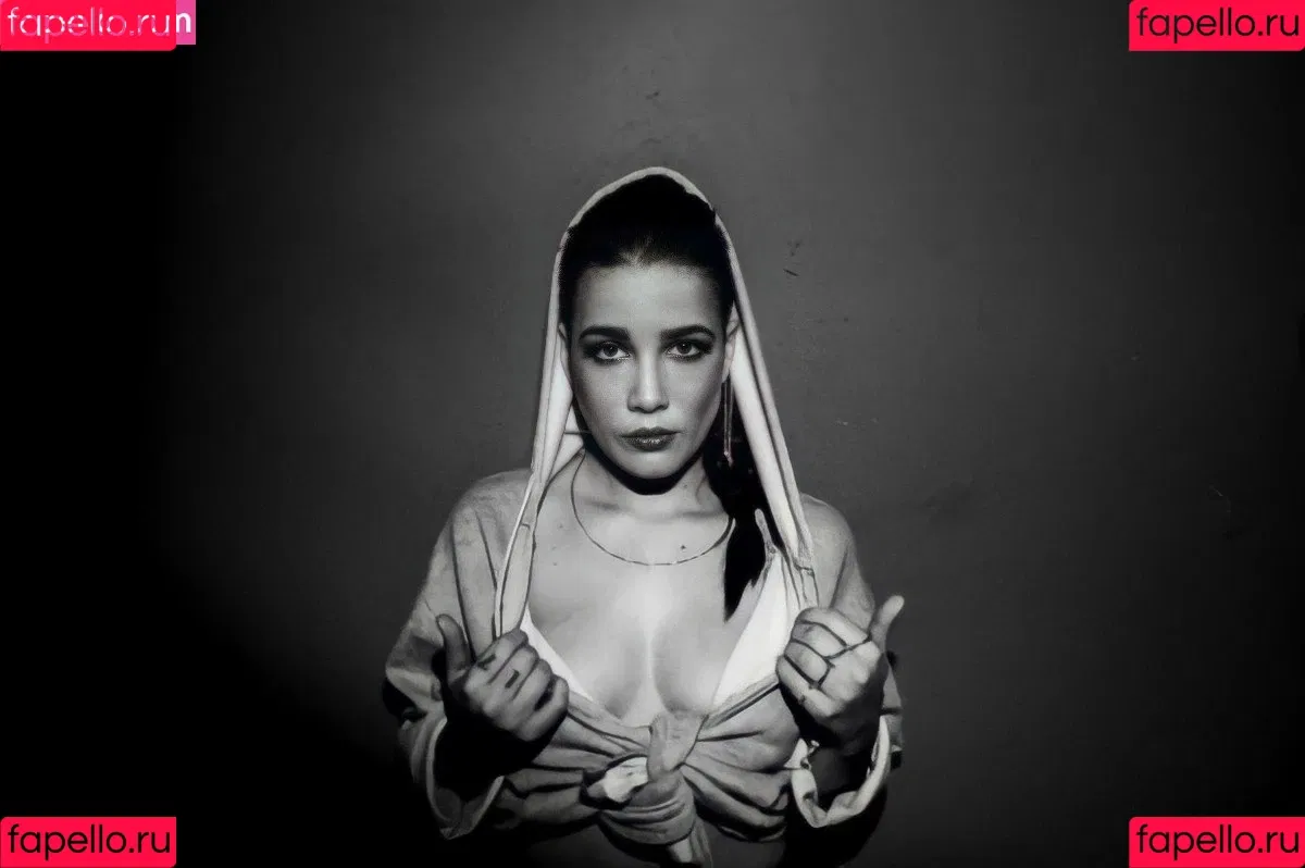 Halsey Onlyfans Photo Gallery 
