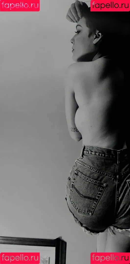 Halsey Onlyfans Photo Gallery 