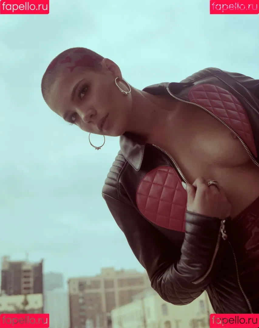 Halsey Onlyfans Photo Gallery 