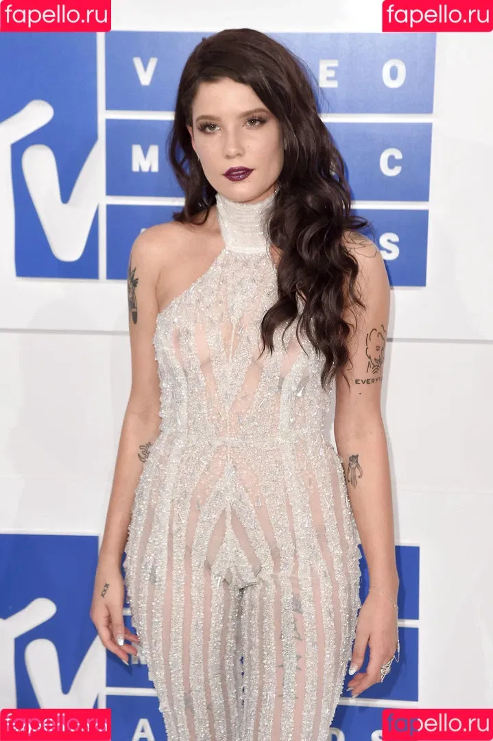 Halsey Onlyfans Photo Gallery 