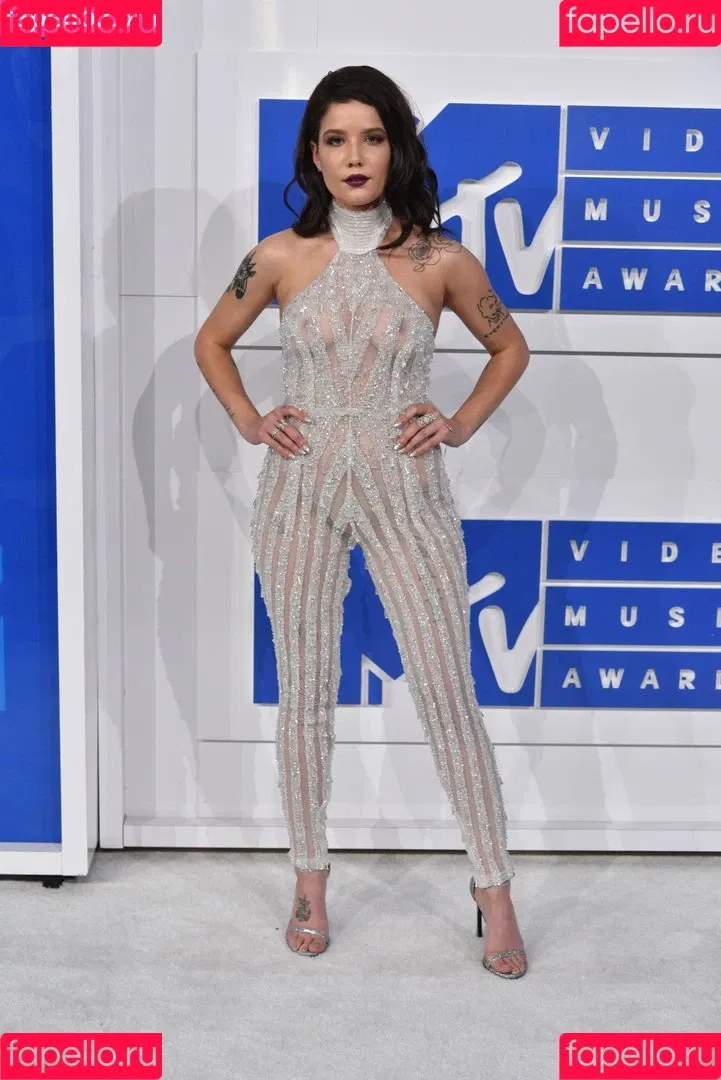 Halsey Onlyfans Photo Gallery 