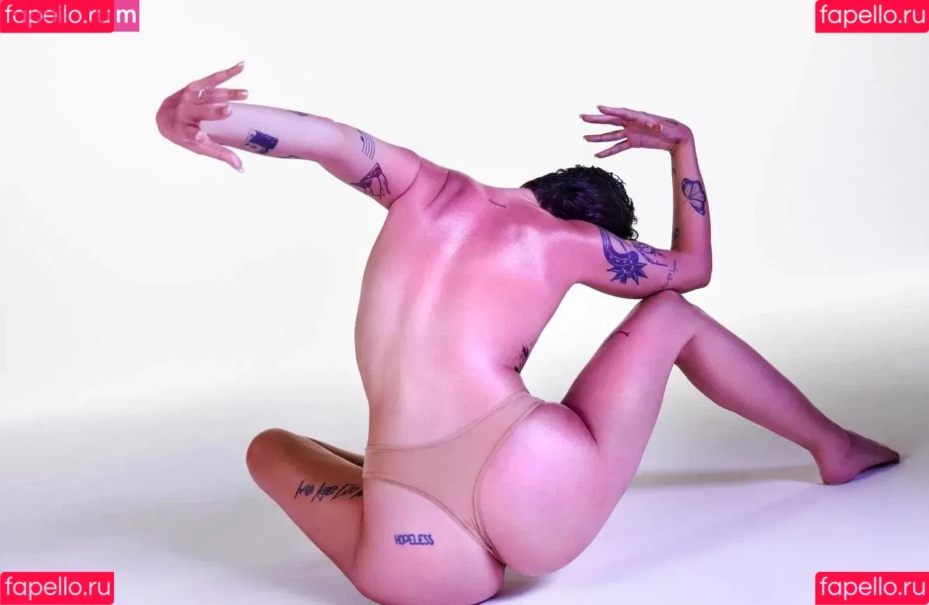 Halsey Onlyfans Photo Gallery 