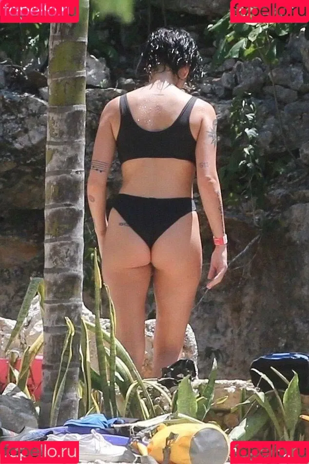 Halsey Onlyfans Photo Gallery 