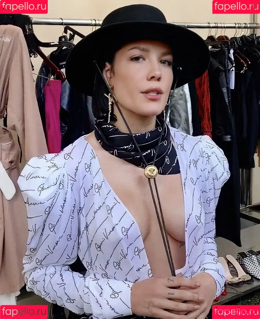 Halsey Onlyfans Photo Gallery 