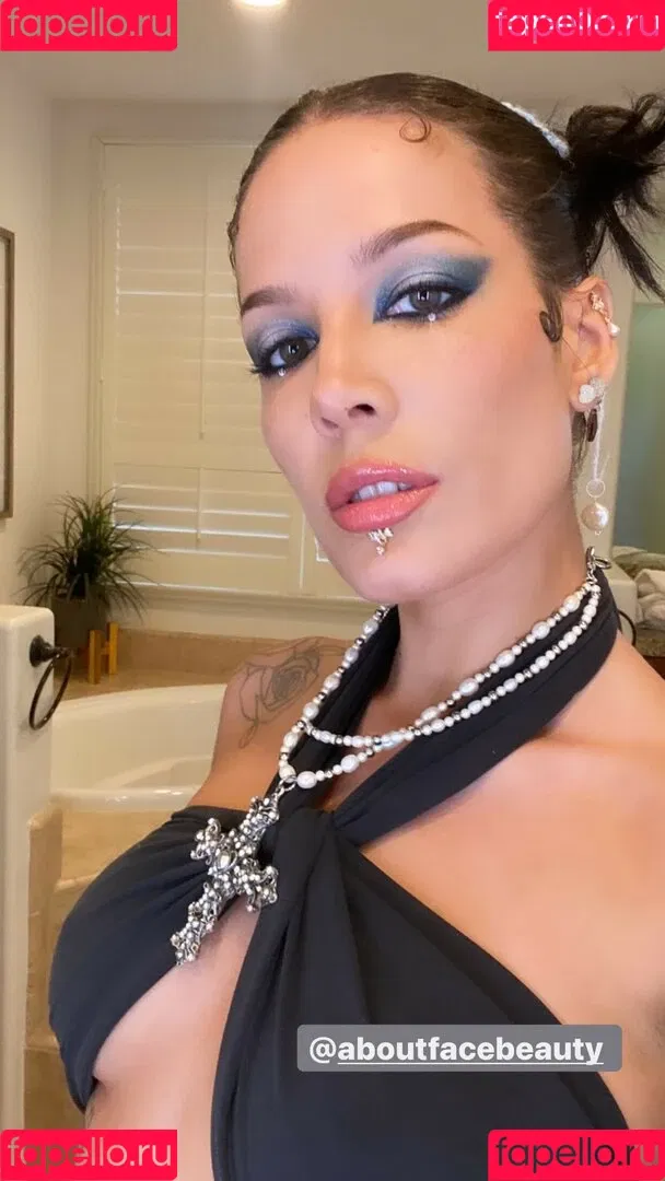 Halsey Onlyfans Photo Gallery 