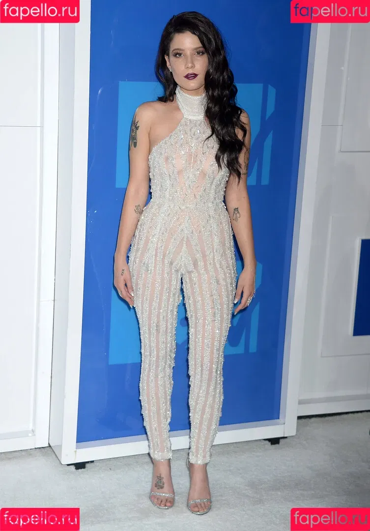 Halsey Onlyfans Photo Gallery 