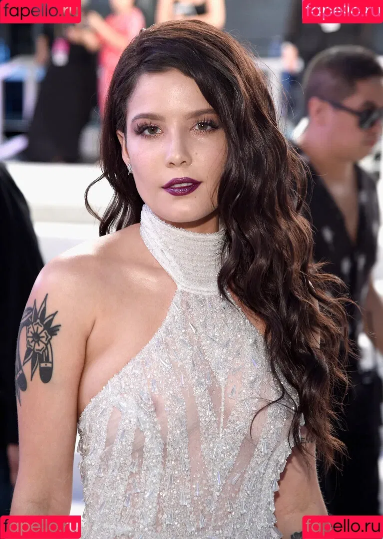 Halsey Onlyfans Photo Gallery 