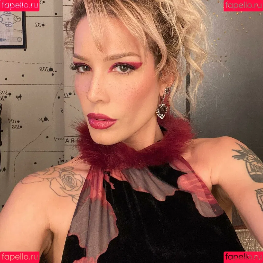 Halsey Onlyfans Photo Gallery 