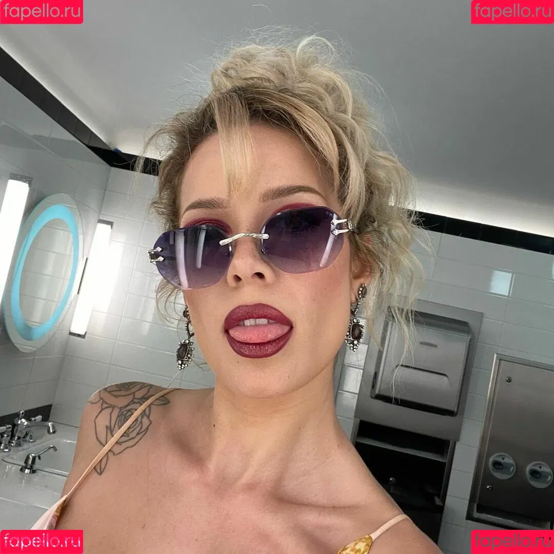 Halsey Onlyfans Photo Gallery 