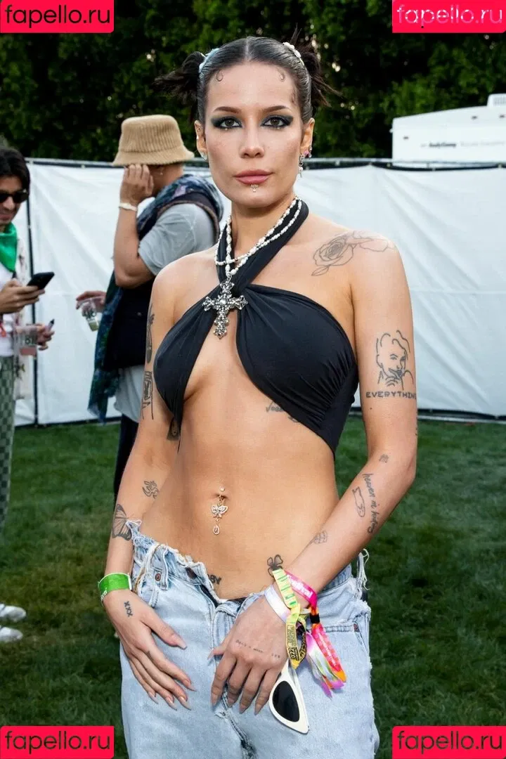 Halsey Onlyfans Photo Gallery 