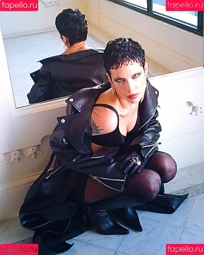 Halsey Onlyfans Photo Gallery 