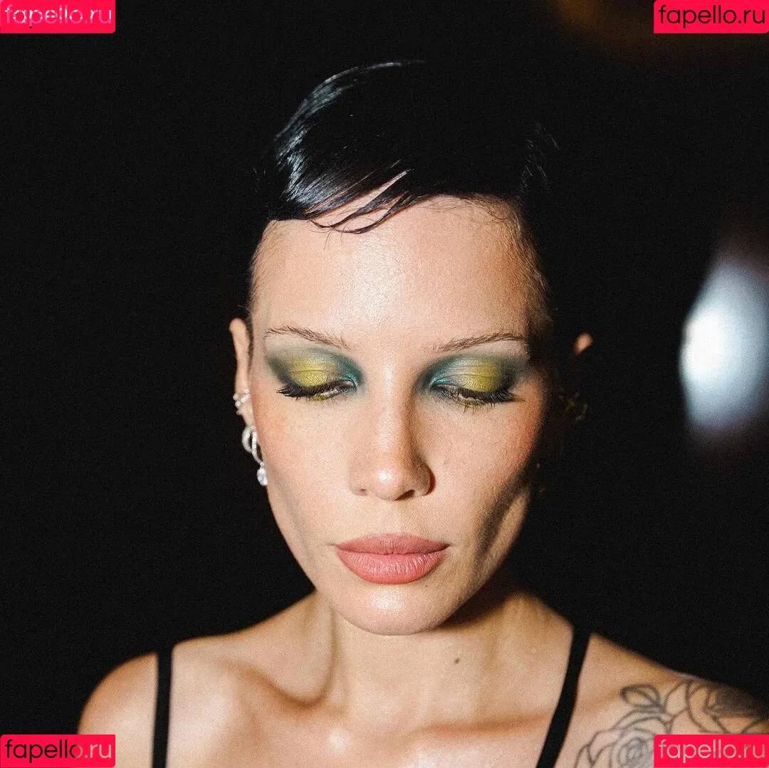 Halsey Onlyfans Photo Gallery 