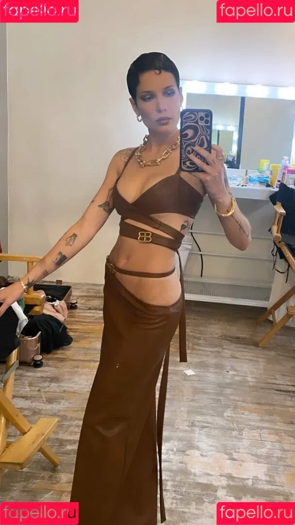 Halsey Onlyfans Photo Gallery 