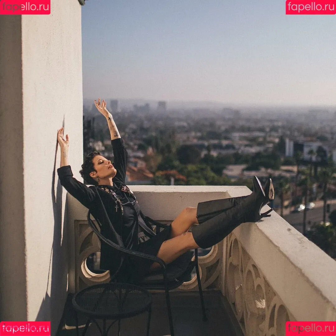 Halsey Onlyfans Photo Gallery 