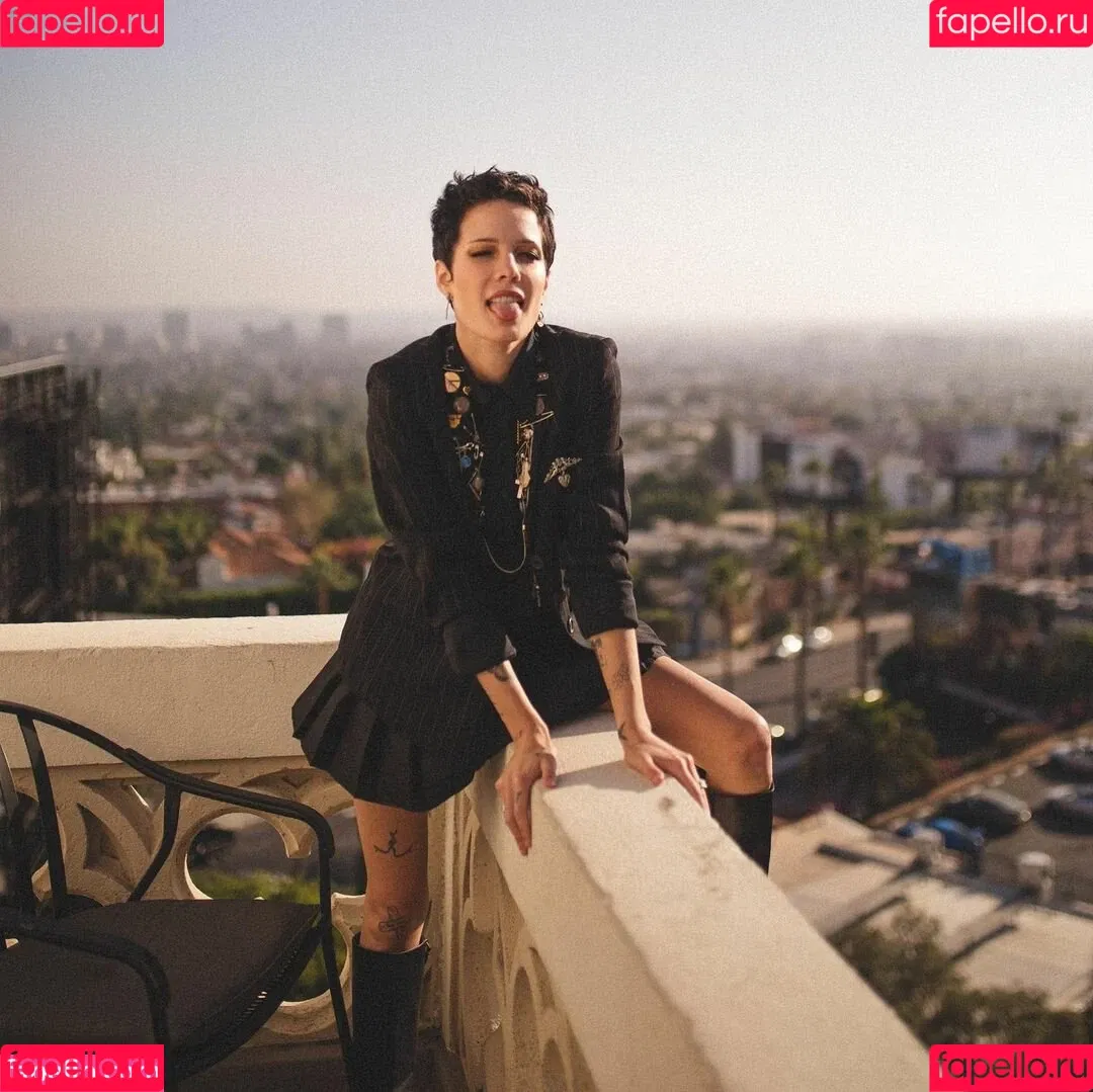 Halsey Onlyfans Photo Gallery 