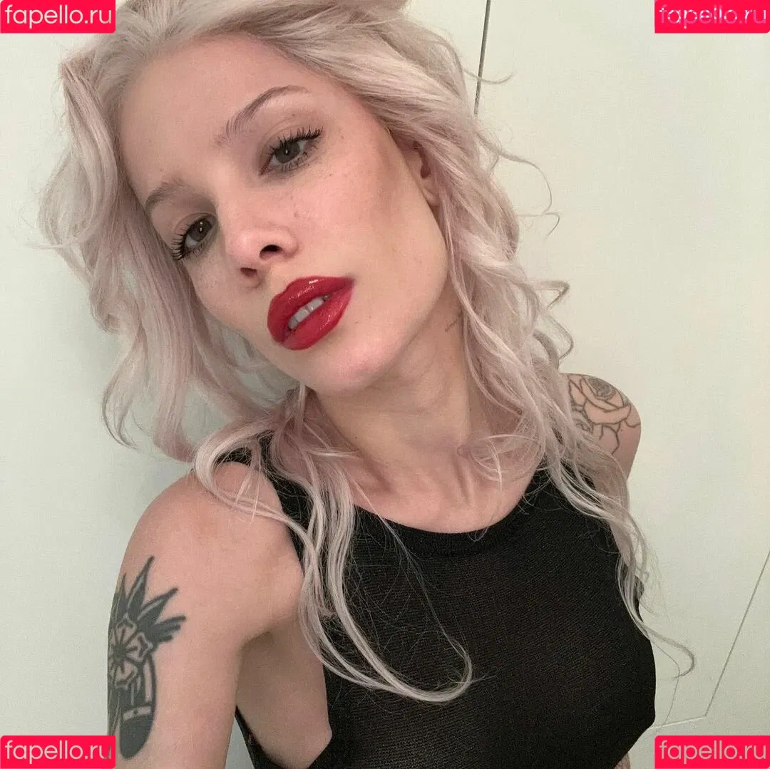 Halsey Onlyfans Photo Gallery 