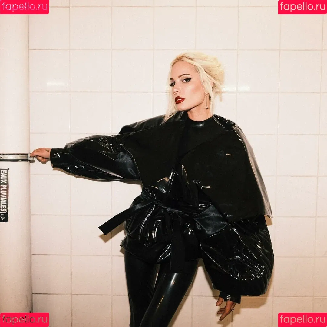Halsey Onlyfans Photo Gallery 
