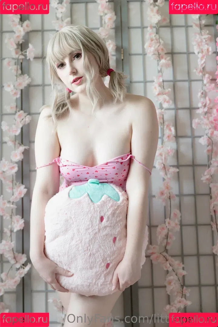 littlelilycos Onlyfans Photo Gallery 
