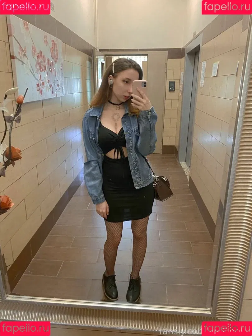 Loli Molly Onlyfans Photo Gallery 