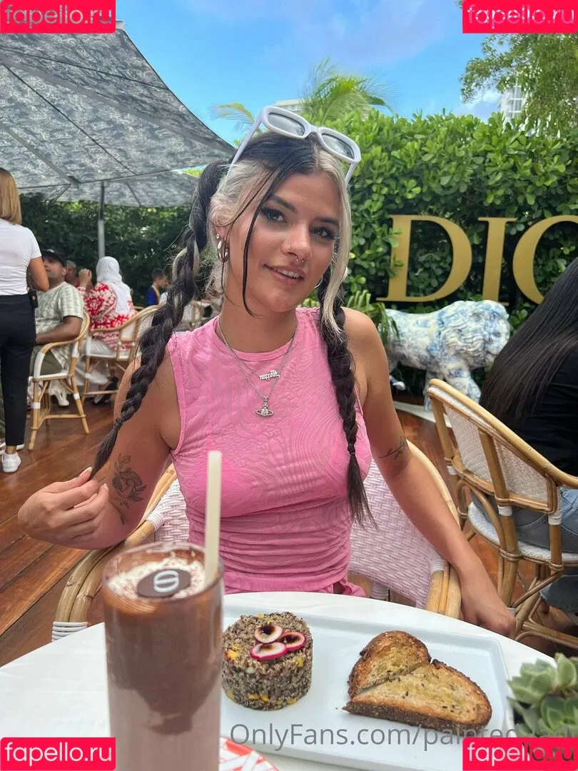 issameg Onlyfans Photo Gallery 