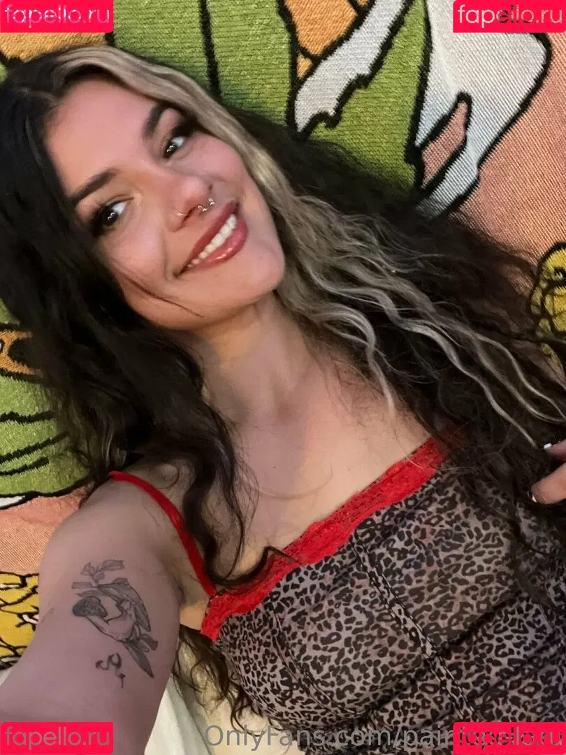 issameg Onlyfans Photo Gallery 