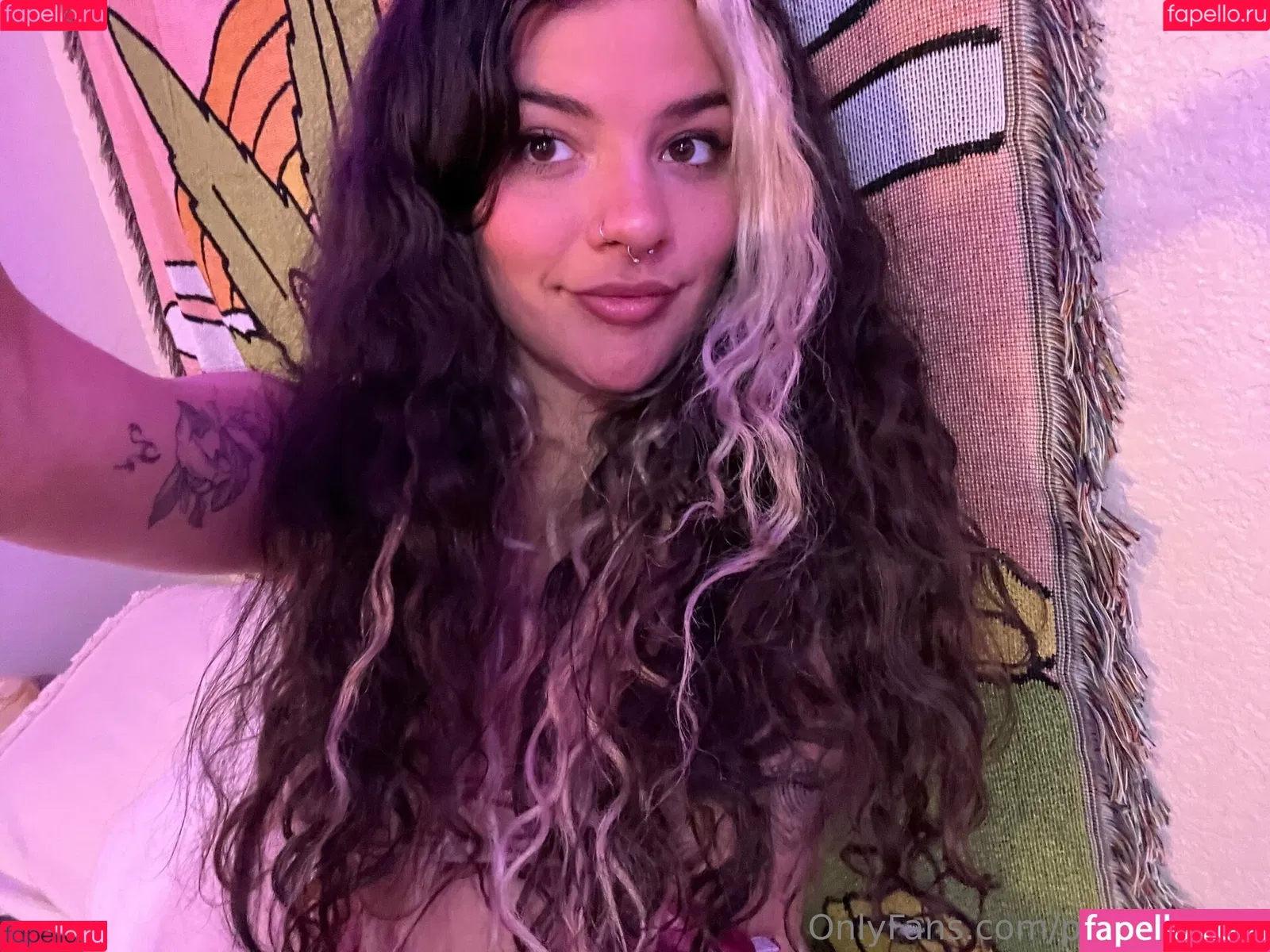 issameg Onlyfans Photo Gallery 