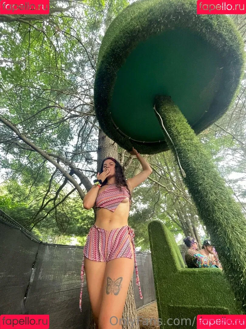 issameg Onlyfans Photo Gallery 
