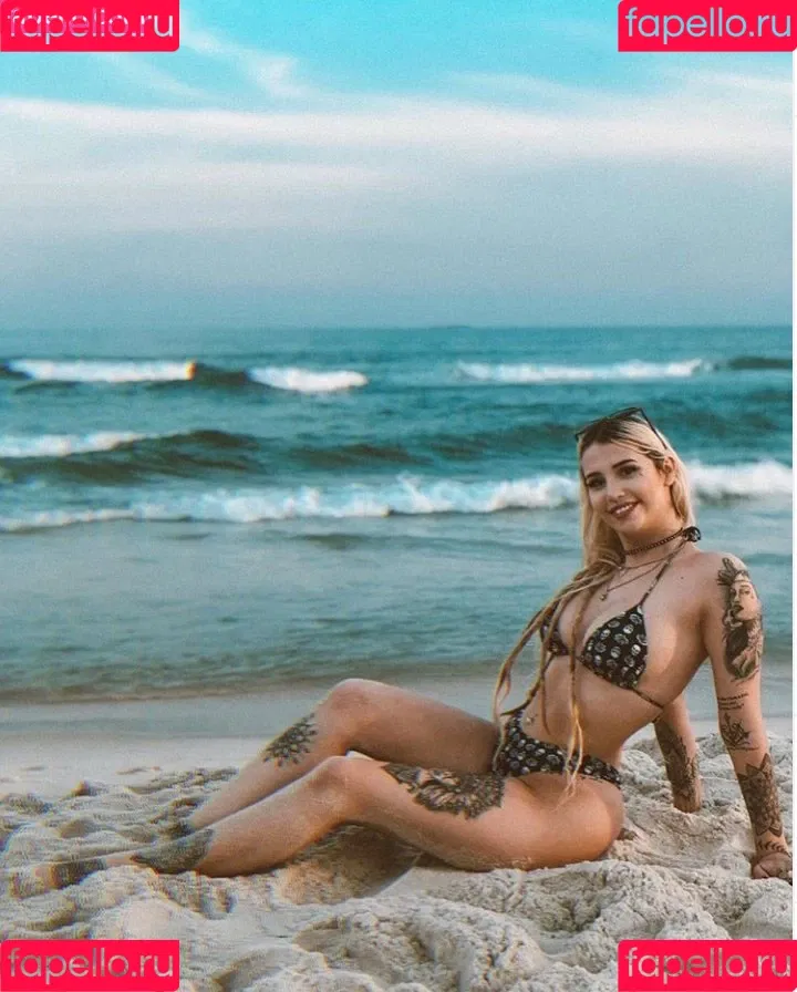 Victoria Macan Onlyfans Photo Gallery 