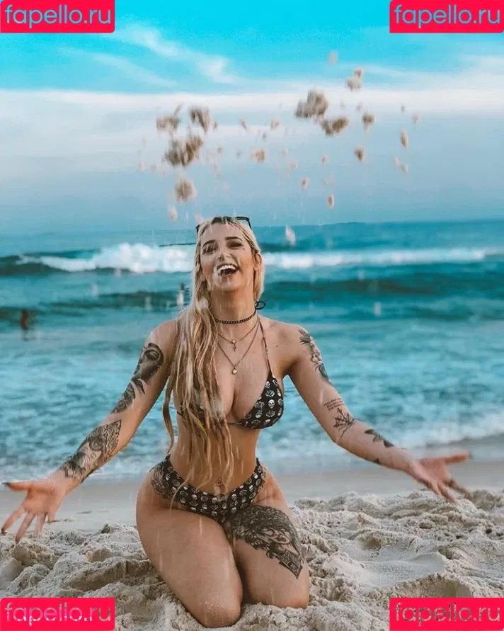 Victoria Macan Onlyfans Photo Gallery 
