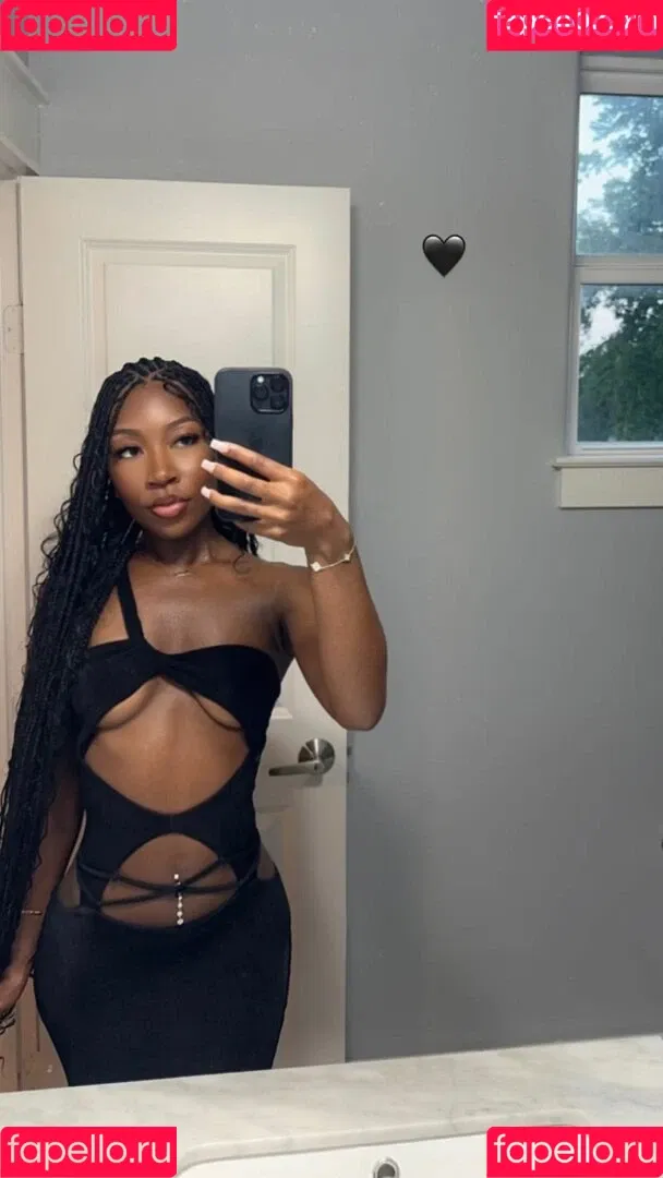 aaaaayevuh Onlyfans Photo Gallery 