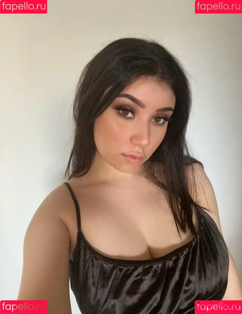 Yazzi Onlyfans Photo Gallery 