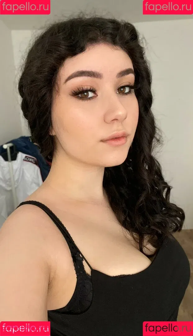 Yazzi Onlyfans Photo Gallery 
