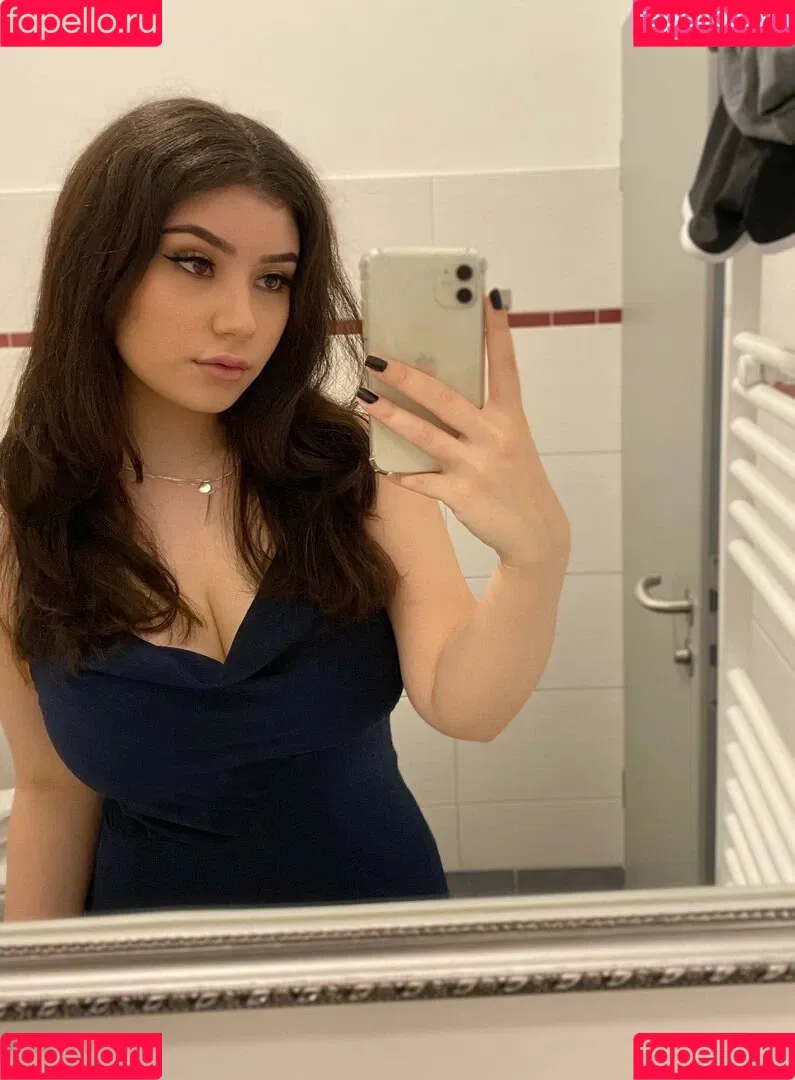 Yazzi Onlyfans Photo Gallery 